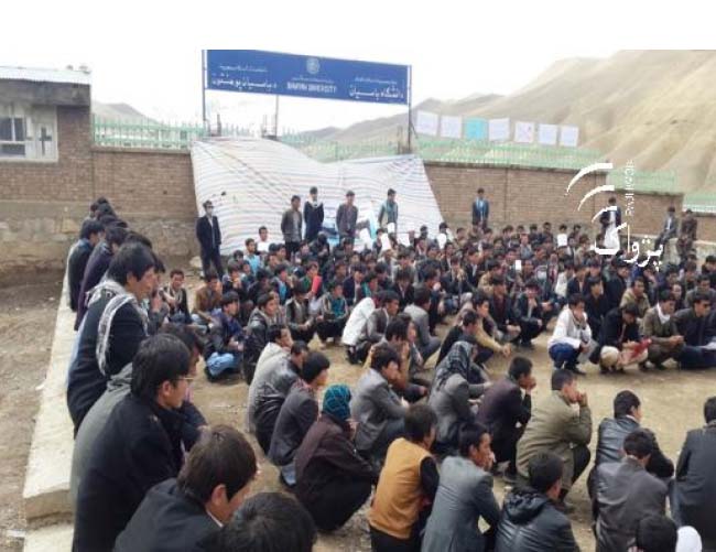 پرداخت نشدن معاشات معلمين در باميان سيستم تدريس را متاثر کرده است